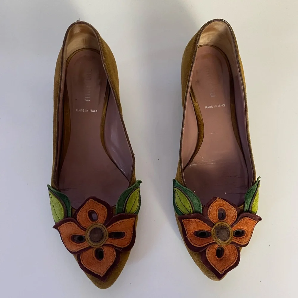 Y2K Miu Miu Suede Pointed Toe Flats with Flower Applique - Picture 6 of 8